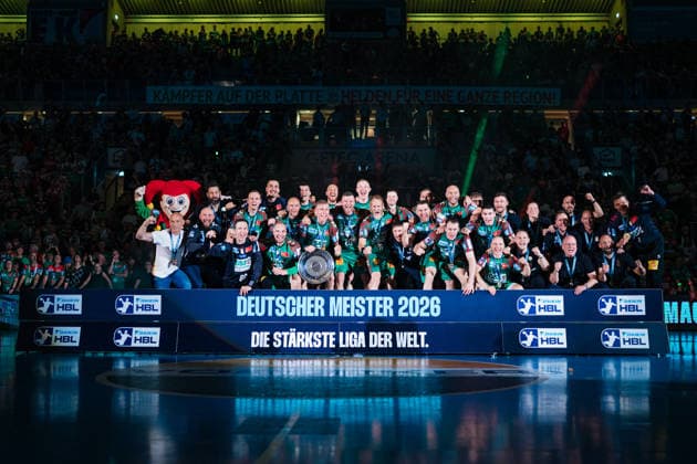 Handball, HBL, SC Magdeburg feiert Deutsche Meisterschaft Deutschland: HBL DAIKIN Handball Bundesliga 2025 - 2026, 33. Spieltag - SC Magdeburg vs VfL Gummersbach - GETEC Arena (Magdeburg): Meisterehrung, Pokal, Trophäe, Feier, Jubel, Emotionen Copyright: xTomxLauruschkatx