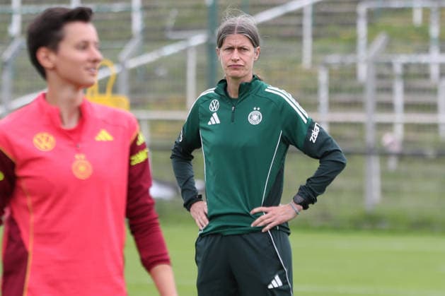 Fußball, Frauen, U23, Nationalteam Deutschland, Training DFB-U23-Frauen: Training der Nationalmannschaft Deutschland, 03.06.26 Co-Trainerin Kerstin Garefrekes. Fußball, DFB-U23-Frauen: Nationalmannschaft Deutschland trainiert am 03.06.26 im Alfred-Kunze-Sportpark Leipzig-Leutzsch. Copyright: xBEAUTIFULxSPORTS JanxKaeferx