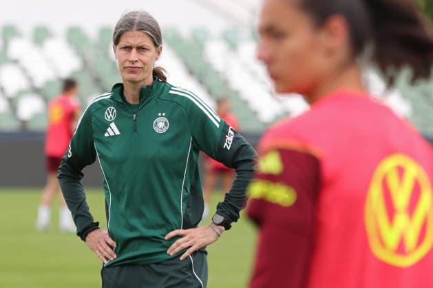 Fußball, Frauen, U23, Nationalteam Deutschland, Training DFB-U23-Frauen: Training der Nationalmannschaft Deutschland, 03.06.26 Co-Trainerin Kerstin Garefrekes. Fußball, DFB-U23-Frauen: Nationalmannschaft Deutschland trainiert am 03.06.26 im Alfred-Kunze-Sportpark Leipzig-Leutzsch. Copyright: xBEAUTIFULxSPORTS JanxKaeferx