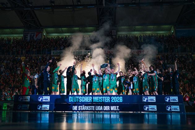 Handball, HBL, SC Magdeburg feiert Deutsche Meisterschaft #2 Deutschland: HBL DAIKIN Handball Bundesliga 2025 - 2026, 33. Spieltag - SC Magdeburg vs VfL Gummersbach - GETEC Arena (Magdeburg): Meisterehrung, Pokal, Trophäe, Feier, Jubel, Emotionen Copyright: xTomxLauruschkatx