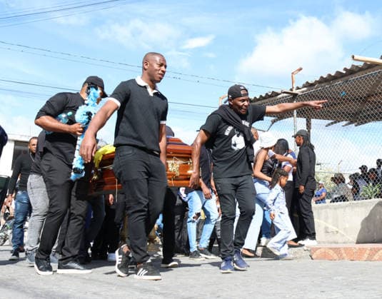 Fußball, Raul Fernando Guerron Mendez Beisetzung in Valle del Chota, Ecuador SEPELIO-RAUL FERNANDO GUERRON MENDEZ-JUNCAL-VALLE DEL CHOTA Ibarra, la tarde de este dia miercoles 3 de junio en la iglesia de la comunidad del Juncal se realizaron las honras funebres de Raul Fernando Guerron historico jugador mundialista de la Seleccion de futbol del Ecuador, familiares amigos y la comunidad le brindan el ultimo adios. Fotos: Juan Carlos Cevallos API Ibarra Imbabura Ecuador Copyright: xJuanxCarlosxCevallosx