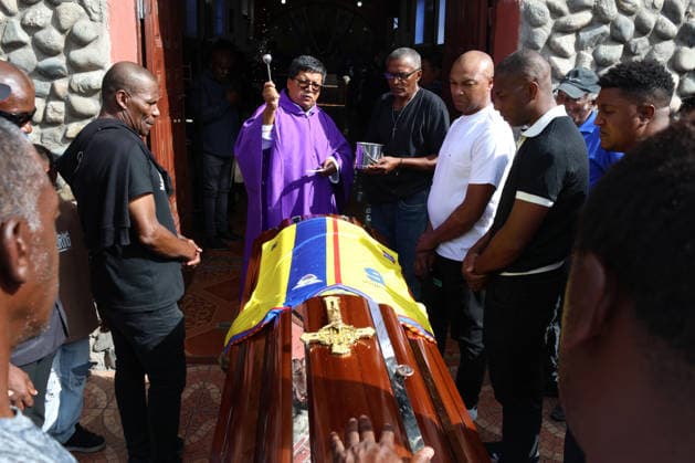 Fußball, Raul Fernando Guerron Mendez Beisetzung in Valle del Chota, Ecuador SEPELIO-RAUL FERNANDO GUERRON MENDEZ-JUNCAL-VALLE DEL CHOTA Ibarra, la tarde de este dia miercoles 3 de junio en la iglesia de la comunidad del Juncal se realizaron las honras funebres de Raul Fernando Guerron historico jugador mundialista de la Seleccion de futbol del Ecuador, familiares amigos y la comunidad le brindan el ultimo adios. Fotos: Juan Carlos Cevallos API Ibarra Imbabura Ecuador Copyright: xJuanxCarlosxCevallosx