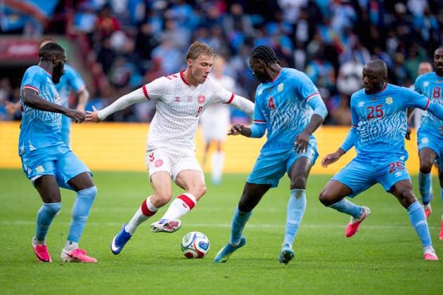 Landshold testkamp: DR Congo - Danmark Danmarks Rasmus Hoejlund i aktion med DR Congos Arthur Masuaku, Axel Tuanzebe og Joris Kayembe under landshold testkampen mellem Danmark og DR Congo paa Maurice Dufrasne Stadium i Liege i Belgien onsdag den 3. juni 2026.. , Liege Belgien Mors Copyright: BoxAmrstrupx xRitzauxScanpix BoxAmstrupx spdk20260603-223246-L