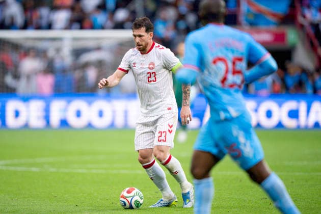 Landshold testkamp: DR Congo - Danmark Danmarks Pierre Emile Hoejbjerg i aktion med DR Congos Joris Kayembe under landshold testkampen mellem Danmark og DR Congo paa Maurice Dufrasne Stadium i Liege i Belgien onsdag den 3. juni 2026.. , Liege Belgien Mors Copyright: BoxAmrstrupx xRitzauxScanpix BoxAmstrupx spdk20260603-223423-L