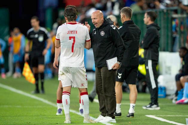 national team, Nationalteam Test Match: DR Congo - Denmark Denmark s national coach Brian Riemer and Mathias Jensen during the national team test match between Denmark and DR Congo at Maurice Dufrasne Stadium in Liege, Belgium on Wednesday, June 3, 2026. (Photo: Bo Amstrup Ritzau Scanpix) , Liege Belgien Mors Copyright: BoxAmrstrupx xRitzauxScanpix BoxAmstrupx spdk20260603-224451-L