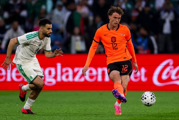 ROTTERDAM, NETHERLANDS - JUNE 3: Mats Wieffer of the Netherlands passes the ball during the International Friendly, Länderspiel, Nationalmannschaft match between Netherlands and Algeria at Stadion Feijenoord on June 3, 2026 in Rotterdam, Netherlands.  Copyright: xRenexNijhuis MBxMediax