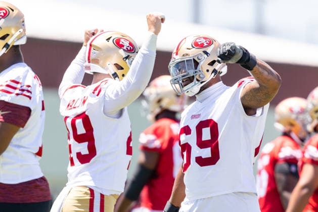 SANTA CLARA, CA - JUNE 03: William Bradley-King 69 of the San Francisco 49ers interacts with Garret Wallow 49 of the San Francisco 49ers during a team OTA practice at SAP Performance Facility on June 3, 2026 in Santa Clara, CA. (Photo by Matthew Huang Icon Sportswire) NFL, American Football Herren, USA JUN 03 San Francisco 49ers OTA EDITORIAL USE ONLY Icon260603010