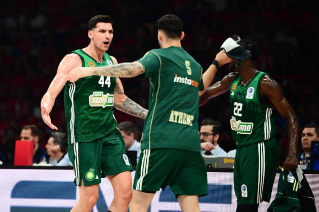 Basketball League, Olympiacos Piraeus vs Panathinaikos AKTOR Athens, Finals Game 1 - Players of Panathinaikos AKTOR Athens react during the Greek Basketball League basketball finals series game 1 match between Olympiacos Piraeus and Panathinaikos AKTOR Athenss held at Peace and Friendship Stadium, in Piraeus, Greece, on 3 June 2026. IMAGO ONE INCH PRODUCTIONS PIRAEUS Greece Copyright: xOnexInchxProductionsx 6990173