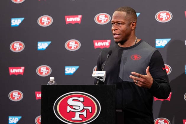 SANTA CLARA, CA - JUNE 03: Defensive coordinator Raheem Morris of the San Francisco 49ers speaks with the media after a team OTA practice at SAP Performance Facility on June 3, 2026 in Santa Clara, CA. (Photo by Matthew Huang Icon Sportswire) NFL, American Football Herren, USA JUN 03 San Francisco 49ers OTA EDITORIAL USE ONLY Icon260603028