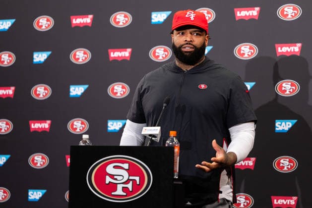 SANTA CLARA, CA - JUNE 03: Trent Williams 71 of the San Francisco 49ers speaks with the media after a team OTA practice at SAP Performance Facility on June 3, 2026 in Santa Clara, CA. (Photo by Matthew Huang Icon Sportswire) NFL, American Football Herren, USA JUN 03 San Francisco 49ers OTA EDITORIAL USE ONLY Icon260603032