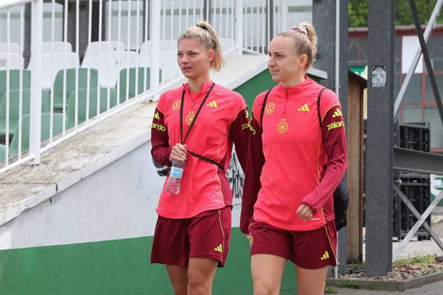 DFB-U23-Frauen: Training der Nationalmannschaft Deutschland, 03.06.26 Julia Landenberger (20, Deutschland U23, RB Leipzig) und Vanessa Diehm (4, Deutschland U23, TSG Hoffenheim). Fußball, DFB-U23-Frauen: Nationalmannschaft Deutschland trainiert am 03.06.26 im Alfred-Kunze-Sportpark Leipzig-Leutzsch. Copyright: xBEAUTIFULxSPORTS JanxKaeferx