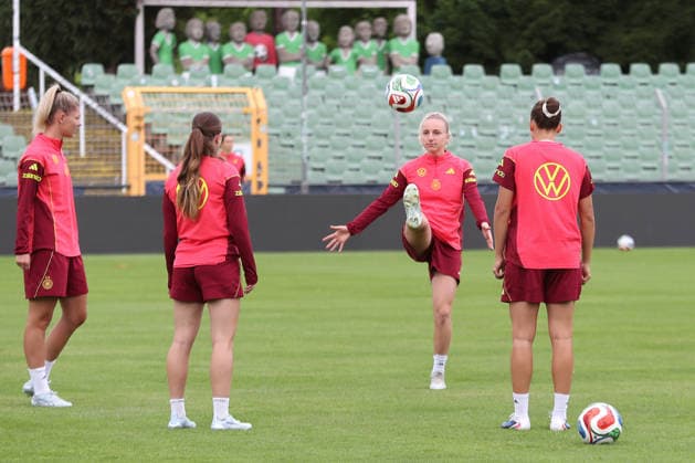 DFB-U23-Frauen: Training der Nationalmannschaft Deutschland, 03.06.26 Vanessa Diehm (4, Deutschland U23, TSG Hoffenheim) am Ball. Fußball, DFB-U23-Frauen: Nationalmannschaft Deutschland trainiert am 03.06.26 im Alfred-Kunze-Sportpark Leipzig-Leutzsch. Copyright: xBEAUTIFULxSPORTS JanxKaeferx