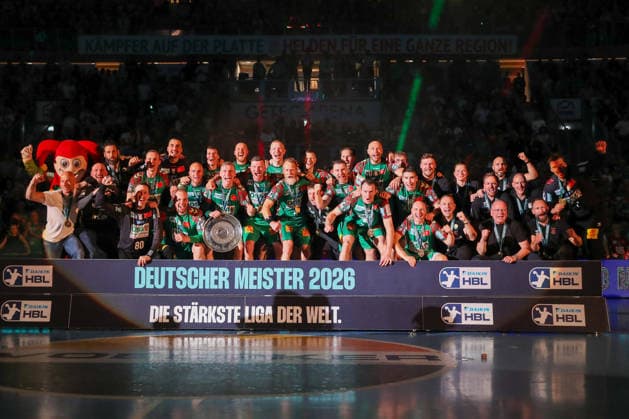 03.06.2026, xgox, Handball - Daikin HBL SC Magdeburg - VfL Gummersbach emspor, v.l. Magdeburg Jubel zur deutschen Meisterschaft, Meisterschale, Ehrung, Siegerehrung, Pokal Magdeburg