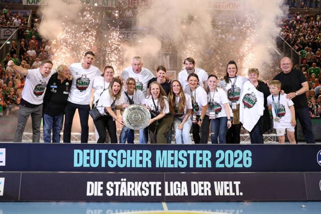 03.06.2026, xgox, Handball - Daikin HBL SC Magdeburg - VfL Gummersbach emspor, v.l. Magdeburg Jubel zur deutschen Meisterschaft, Meisterschale, Ehrung, Siegerehrung, Pokal Magdeburg