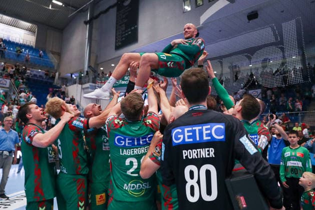 03.06.2026, xgox, Handball - Daikin HBL SC Magdeburg - VfL Gummersbach emspor, v.l. Christian O Sullivan (Magdeburg, 24) wird in die Luft geworfen Magdeburg