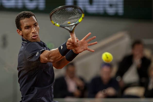 2026 French Open - Day Eleven Felix Auger-Aliassime returns the ball against Flavio Cobolli during the Roland Garros Grand Slam Tournament on June 3, 2026, in Paris, France. Paris France  Copyright: xRobertxSzaniszlox originalFilename:szaniszlo-notitle260603_npSjm.jpg