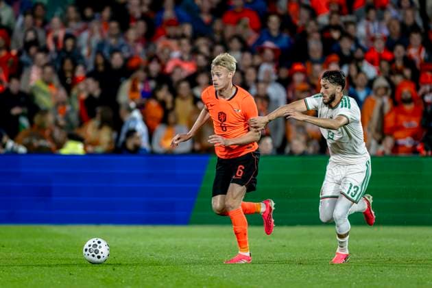 ROTTERDAM - (lr) Jan Paul van Hecke of the Netherlands, Nadhir Benbouali of Algeria during the 2026 World Cup friendly match between the Netherlands and Algeria at Stadium De Kuip on June 3, 2026 in Rotterdam, the Netherlands. (Photo by Stefan Koops EYE4IMAGES DeFodi Images) -