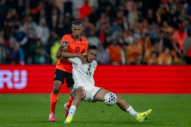 ROTTERDAM - (lr) Nadhir Benbouali of Algeria and Nathan Ake of the Netherlands during the 2026 World Cup friendly match between the Netherlands and Algeria at Stadium De Kuip on June 3, 2026 in Rotterdam, the Netherlands. (Photo by Stefan Koops EYE4IMAGES DeFodi Images) -