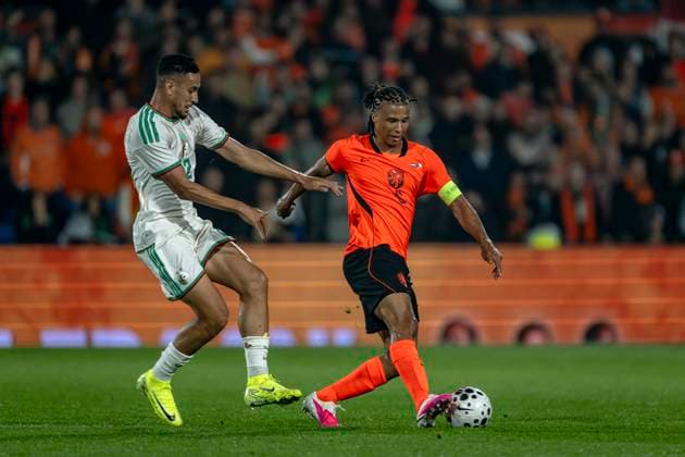ROTTERDAM - (lr) Nadhir Benbouali of Algeria and Nathan Ake of the Netherlands during the 2026 World Cup friendly match between the Netherlands and Algeria at Stadium De Kuip on June 3, 2026 in Rotterdam, the Netherlands. (Photo by Stefan Koops EYE4IMAGES DeFodi Images) -