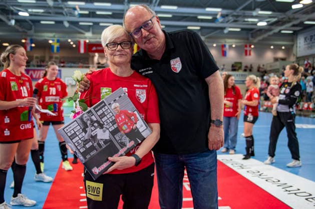 Handball Bundesliga Frauen,HBF, Saison 2025 2026 Relegation-SV Union Halle-Neustadt vs.Spreefüchse Berlin Halle, Deutschland 03.Juni 2026: Im Bild:v.li.Trainerin Ines Seidler (Halle) und Vereinspraesident Bodo Meerheim Halle Saale SWH Arena Sachsen-Anhalt Deutschland