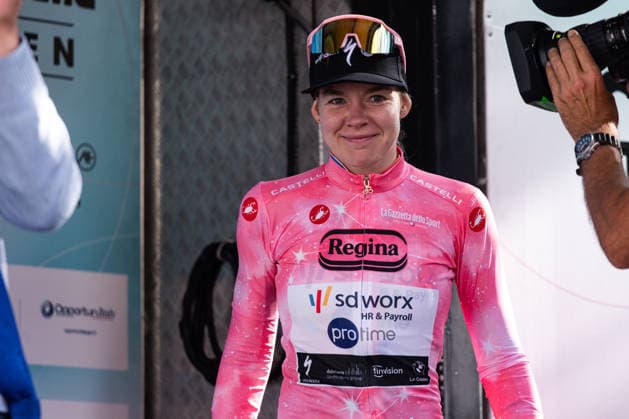 37th Giro d Italia Women 2026 - Stage 5 Anna Van Der Breggen of TEAM SD WORX - PROTIME wears the Pink Jersey after Stage 5 of the 37th Giro d Italia Women, a 146km stage from Longarone to Santo Stefano di Cadore, in Italy, on June 3, 2026. Santo Stefano di Cadore Italy  Copyright: xTommasoxBerardix originalFilename:berardi-37thgiro260603_np4Sn.jpg