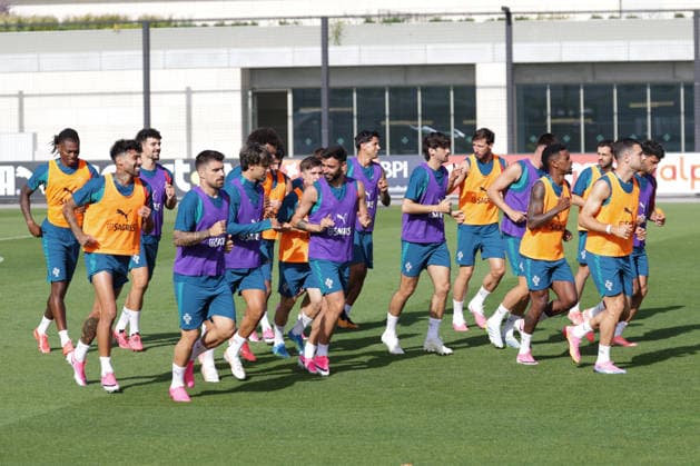 Training of the Portuguese national football team in the football city of Oeiras - Portugal, June 3, 2026, in Alges, Portugal. The Portuguese national football team warming up Copyright: HMBxMedia FernandoxSoares