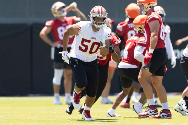 NFL, American Football Herren, USA San Francisco 49ers - Practice June 3, 2026; Santa Clara, California, USA; San Francisco 49ers defensive lineman Andrew Farmer II (50) warms up before practice at the SAP Performance Center adjacent to Levi™s Stadium. Mandatory Credit: Stan Szeto-Imagn Images Santa Clara California USA EDITORIAL USE ONLY Copyright: xStanxSzetox StanxSzetox iosphotos411487