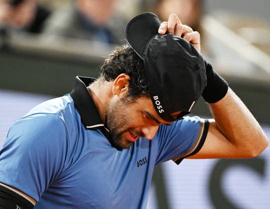 Franch Open 2026 French Open Paris Roland Garros Day 11 03.06.2026 Matteo Arnaldi (ITA) wins quarter final as compatriot Matteo Berrettini retires Photo:- Roger Parker International Sports Fotos Ltd PARIS FRANCE Copyright: xx