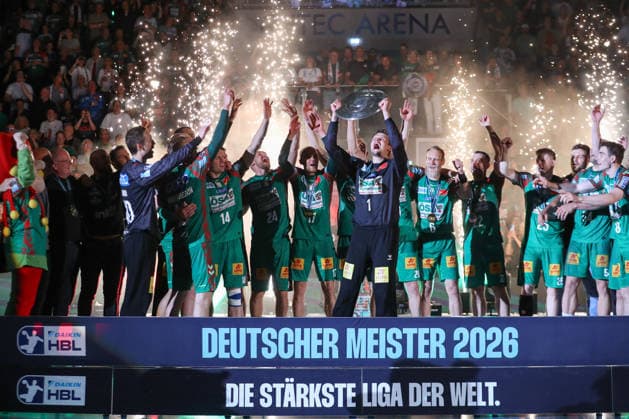 03.06.2026, xtgx, Handball, Daikin HBL, SC Magdeburg - VfL Gummersbach v.l. Siegerehrung um Sergey Hernandez Ferrer (Magdeburg, 1) Meisterschale, Schale, Trophäe Magdeburg