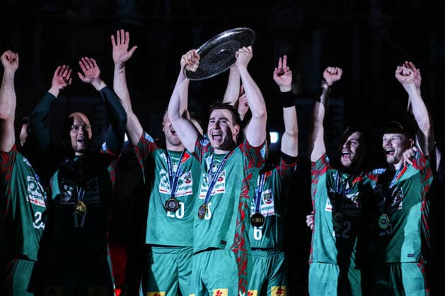 Manuel Zehnder (SC Magdeburg,8) mit der Meisterschale - Handball Bundesliga Saison 2025-2026 SC Magdeburg vs. VfL Gummersbach in der GETEC Arena in Magdeburg - Aktion,Handball,Deutschland,03.06.2026