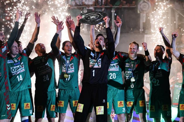 Torwart Sergey Hernandez Ferrer (SC Magdeburg,1) mit der Meisterschale - Handball Bundesliga Saison 2025-2026 SC Magdeburg vs. VfL Gummersbach in der GETEC Arena in Magdeburg - Aktion,Handball,Deutschland,03.06.2026