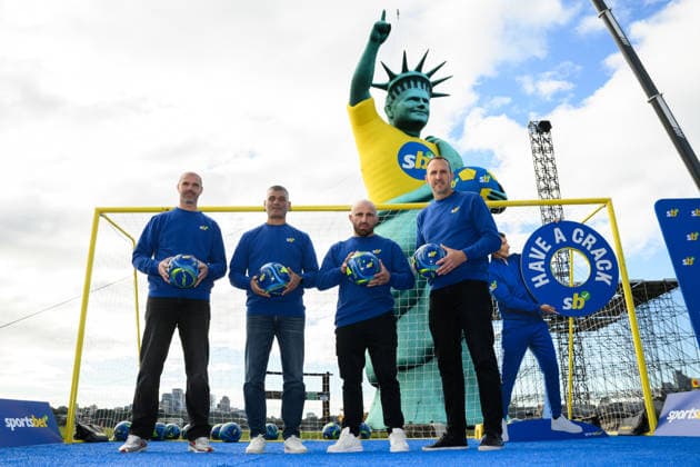 SPORTSBET WORLD CUP CAMPAIGN LAUNCH, Former Scocceroos Ante Covic, John Aloisi and Mark Schwarzer (right) with mixed martial arts fighter Alexander Volkanovski (second right) during a Sportsbet promotional event ahead of the FIFA 2026 World Cup, at Cockatoo Island in Sydney, Thursday, June 4, 2026. (AAP Image) NO ARCHIVING NO ARCHIVING SYDNEY NEW SOUTH WALES AUSTRALIA  Copyright: xAAPxIMAGEx 20260604145095981932