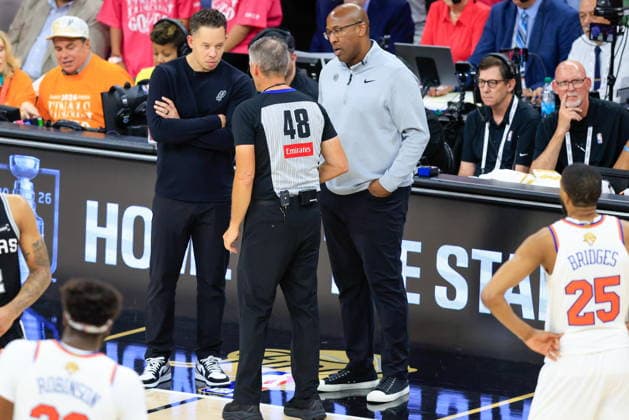 NBA, Basketball Herren, USA Finals Game 1 - New York Knicks at San Antonio Spurs San Antonio Spurs head coach Mitch Johnson (L) and New York Knicks head coach Mike Brown (R) talk with a referee (C) after a fan ran onto the court during Game 1 of the NBA Finals between the New York Knicks and the San Antonio Spurs in San Antonio, Texas, USA, 03 June 2026. SAN ANTONIO United States  Copyright: xADAMxDAVISx