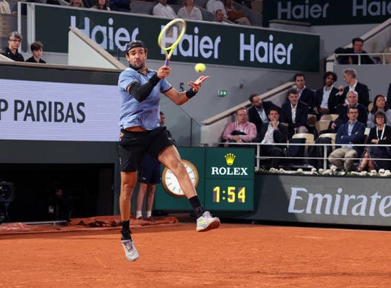 Roland-Garros: Matteo Berrettini retires in the quarter-finals; Matteo Arnaldi (7 5, 5 2, ret.) advances to the semi-finals. Roland-Garros : Matteo Berrettini abandonne en quart de finale, Matteo Arnaldi (7-5, 5-2, ab.) passe en demi-finaleS. Paris,le 3 Juin 2026 Roland-Garros: Matteo Berrettini retires in the quarter-finals; Matteo Arnaldi (7 5, 5 2, ret.) advances to the semi-finals. Paris,June 03 th 2026  Copyright: xDavidxKerx