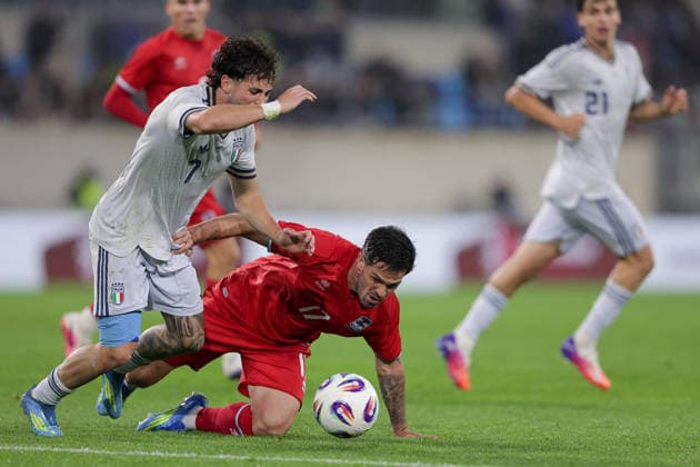Mica Pinto (Luxemburg 17 - Michael Pinto) im Zweikampf mit Luigi Cherubini (Italien 7) Fussball, Saison 2025-2026, Freundschaftsspiel, Länderspiel 03.06.2026 Nationalmannschaft Luxemburg - Italien (LUX vs ITA) Stade de Luxembourg, Luxemburg