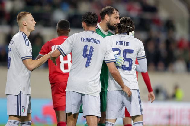 Gianluigi Donnarumma (Torwart Italien 1) mit Fabio Chiarodia (Italien 4), Pietro Comuzzo (Italien 15), Niccolo Fortini (Italien 25) Fussball, Saison 2025-2026, Freundschaftsspiel, Länderspiel 03.06.2026 Nationalmannschaft Luxemburg - Italien (LUX vs ITA) Stade de Luxembourg, Luxemburg