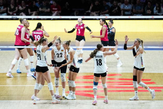2026 Women s Volleyball Nations League - Day1 Team Germany celebrates after scoring a point during the 2026 Women s Volleyball Nations League match between Germany and Canada at Videotron Centre in Quebec City, Canada, on June 3, 2026. Quebec City Quebec Canada  Copyright: xYuanxTianx originalFilename:tian-2026wome260603_np5zQ.jpg