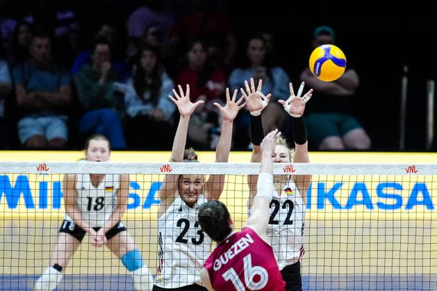 2026 Women s Volleyball Nations League - Day1 Sarah Straube of Germany and Monique Strubbe of Germany compete during the 2026 Women s Volleyball Nations League match between Germany and Canada at Videotron Centre in Quebec City, Canada, on June 3, 2026. Quebec City Quebec Canada  Copyright: xYuanxTianx originalFilename:tian-2026wome260603_nptbY.jpg