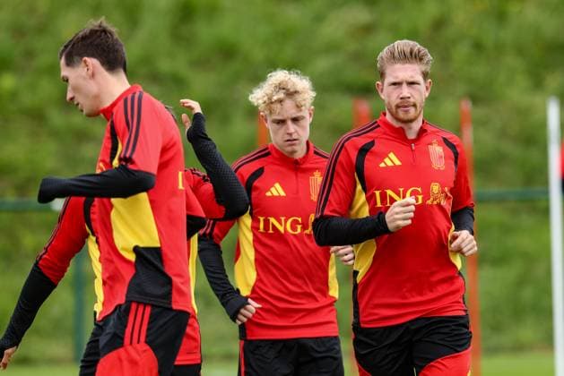 Sport Bilder des Tages Belgium s Joaquin Seys and Belgium s Kevin De Bruyne pictured during a training session of Belgian national soccer team Red Devils for the 2026 FIFA World Cup, WM, Weltmeisterschaft, Fussball at the Proximus Basecamp in Tubize, on Thursday 04 June 2026. Red Devils will play a friendly game against Tunisia on Sathurday before leaving for the 2026 FIFA World Cup. BRUNOxFAHY  x175908466x
