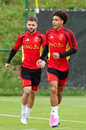 Belgium s Nicolas Raskin and Belgium s Axel Witsel pictured during a training session of Belgian national soccer team Red Devils for the 2026 FIFA World Cup, WM, Weltmeisterschaft, Fussball at the Proximus Basecamp in Tubize, on Thursday 04 June 2026. Red Devils will play a friendly game against Tunisia on Sathurday before leaving for the 2026 FIFA World Cup. BRUNOxFAHY  x175908812x