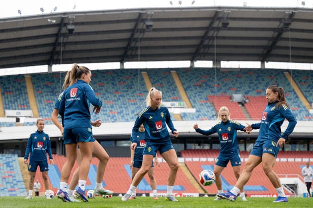 260604 Stina Blackstenius and Rosa Kafaji of the Swedish women s national football team during a training session on June 4, 2026 in Gothenburg. Photo: Daniel Stiller BILDBYRAN kod DS DS0583 fotboll football soccer fotball vm-kval kval fifa womens world cup qualifier qualifier träning practice training sverige sweden dam bbeng Copyright: DANIELxSTILLER BB260604DS017