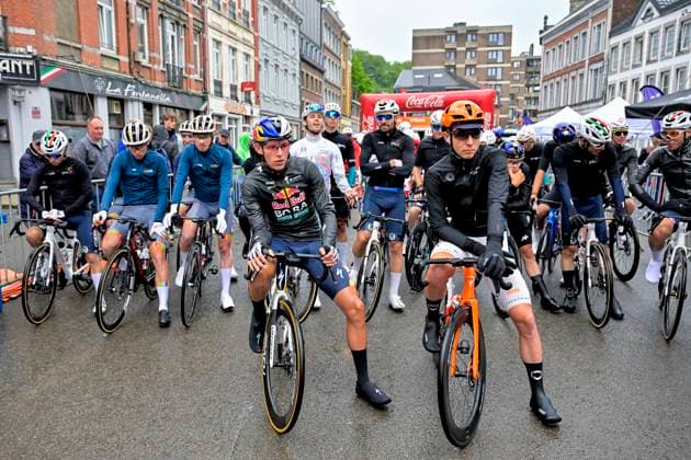 Sport Bilder des Tages Tour de Wallonie 2026 Stage 4 EUPEN, BELGIUM - JUNE 04 : Heiduk Kim (GER) of Netcompany INEOS, Pithie Laurence (NZL) of Red Bull BORA Hansgrohe at the start line during stage 4 of the 47th edition of Ethias Tour de Wallonie an UCI ProSeries 2.Pro cycling road race stage for Men Elite of 166.7 km with start in Dison and finish in Eupen on June 4, 2026 in Eupen, Belgium, 04 06 2026 ( Motordriver Pieter Van Herzele - Eupen Belgium  Copyright: xSesx