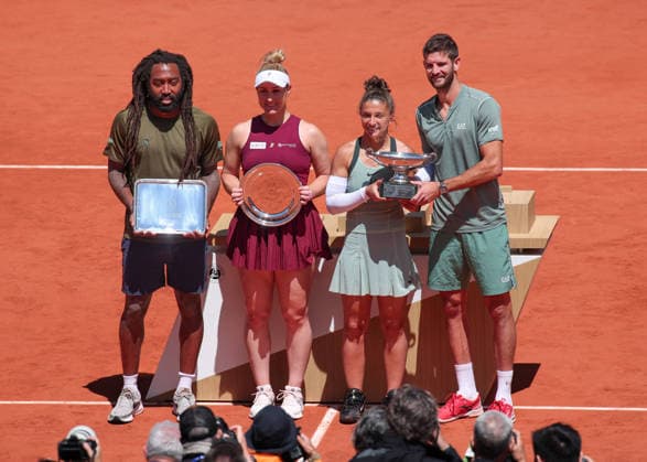 L-R. Finalisten Gabriela Dabrowski, Evan King und Sieger Sara Errani, Andrea Vavassori, Mixed Doppel, Mixed Doubles, Siegerehrung, Presentation Tennis - French Open 2026 - Roland Garros - Paris - - France - 4 June 2026. *** L R Finalists Gabriela Dabrowski, Evan King and winner Sara Errani, Andrea Vavassori, Mixed Doubles, Mixed Doubles, Award Ceremony, Presentation Tennis French Open 2026 Roland Garros Paris France 4 June 2026 Copyright: xJuergenxHasenkopfx