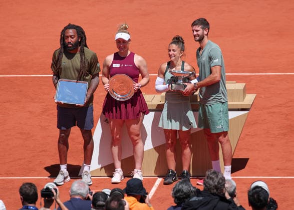 L-R. Finalisten Gabriela Dabrowski, Evan King und Sieger Sara Errani, Andrea Vavassori, Mixed Doppel, Mixed Doubles, Siegerehrung, Presentation Tennis - French Open 2026 - Roland Garros - Paris - - France - 4 June 2026. Copyright: xJuergenxHasenkopfx
