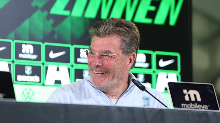 PK VfL Wolfsburg, 04.06.2026, Fußball, Herren, Saison 2026 2027, 2. BL, der VfL Wolfsburg hat den neuen Trainer Tobias Strobl vorgestellt, Geschäftsführer Dieter Hecking (VfL Wolfsburg) Niedersachsen Deutschland