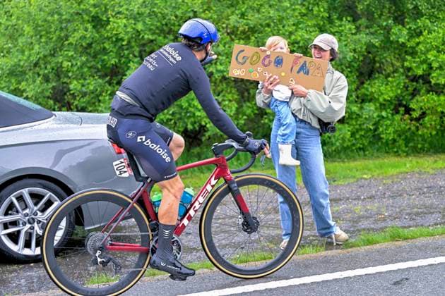 Tour de Wallonie 2026 Stage 4 EUPEN, BELGIUM - JUNE 04 : Godfroid Olivier (BEL) of Baloise Verzekeringen - Het Poetsbureau Lions with his wifee and kids cheering during stage 4 of the 47th edition of Ethias Tour de Wallonie an UCI ProSeries 2.Pro cycling road race stage for Men Elite of 166.7 km with start in Dison and finish in Eupen on June 4, 2026 in Eupen, Belgium, 04 06 2026 ( Motordriver Pieter Van Herzele - Eupen Belgium  Copyright: xSesx