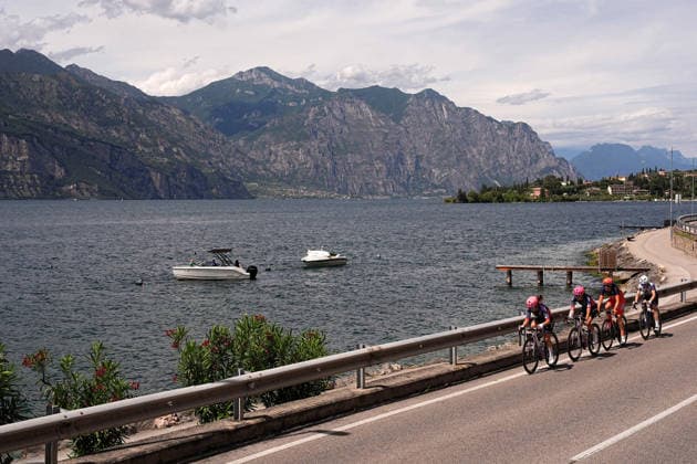 The pack rides during Stage 6 of the Giro d™Italia Women, from Ala to Brescello, Italy - Thursday June 4, 2026  Copyright: xMarcoxAlpozzi LaPressex