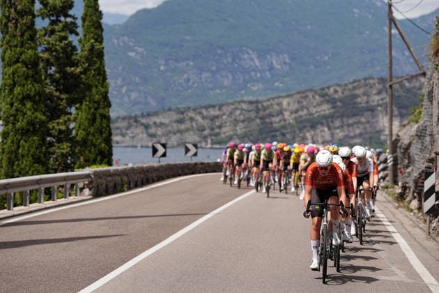 Sport Bilder des Tages The pack rides during Stage 6 of the Giro d™Italia Women, from Ala to Brescello, Italy - Thursday June 4, 2026  Copyright: xMarcoxAlpozzi LaPressex