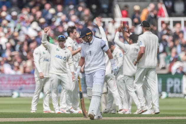 1st Rothesay Test Match Day 1 England vs New Zealand A dejected Joe Root of England leaves the field of play after he™s caught out by Blundell during the 1st Rothesay Test Match Day 1 England vs New Zealand at Lords, London, United Kingdom on 04 June 2026 (Photo by Mark Cosgrove News Images) London Lords Middlesex United Kingdom Copyright: xMarkxCosgrove NewsxImagesx