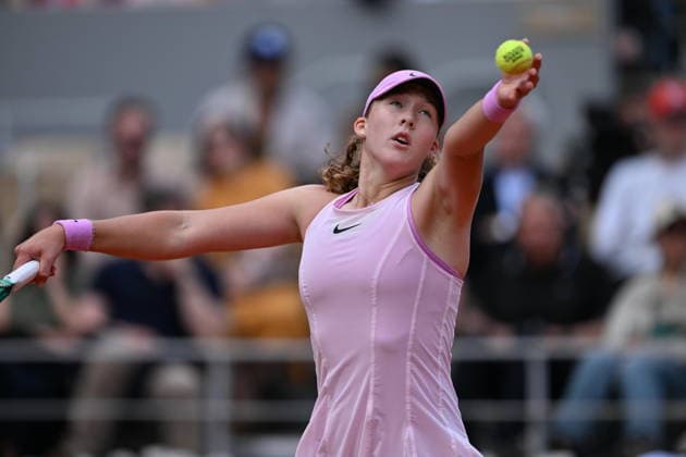 2026 French Open (Roland-Garros) - Day 12 PARIS, FRANCE - JUNE 4: Mirra Andreyeva in action against Marta Kostyuk (not seen) of Ukraine during women s Singles semi-final match of the 2026 French Open at Philippe-Chatrier Court in Paris, France on June 04, 2026. Mustafa Yalcin Anadolu Paris France. Editorial use only. Please get in touch for any other usage.  Copyright: x2026xAnadoluxMustafaxYalcinx